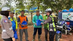 Jum’at Berkah, Sat Lantas Polresta Tanjungpinang Bagikan Bansos Kepada Pekerja Lingkungan Hidup