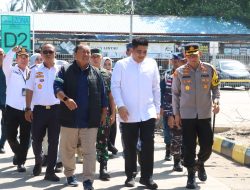 Wujudkan “Mudik Aman Keluarga Bahagia”, Kapolres Bintan Bersama Bupati Bintan dan FKPD Cek Pos Pelayanan dan Bagikan Tiket Gratis