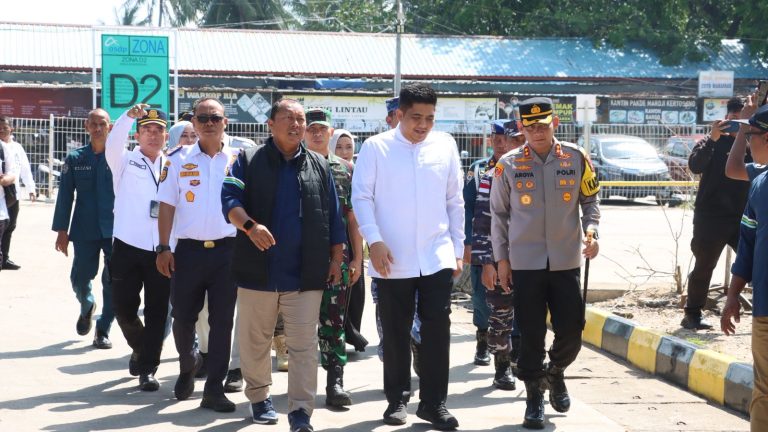 Wujudkan “Mudik Aman Keluarga Bahagia”, Kapolres Bintan Bersama Bupati Bintan dan FKPD Cek Pos Pelayanan dan Bagikan Tiket Gratis