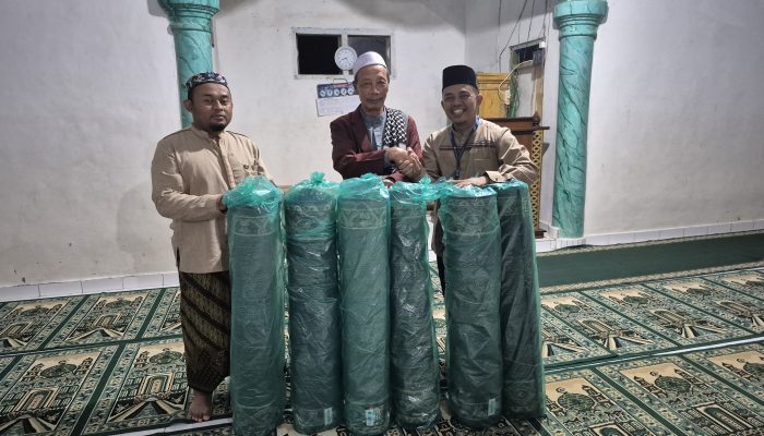 Hadirkan Kenyamanan Ibadah, YBM BRILiaN Salurkan Karpet Sajadah untuk Ponpes di Pelosok Lampung Barat