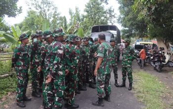 Dandim 1508/Tobelo Pimpin Personil TNI Dalam Evakuasi Korban Erupsi Gunung Dukono