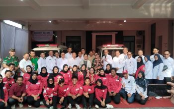 Ketua Komisi IV DPR RI Serahkan 2 Unit Ambulans untuk PMI Gunungkidul, Perkuat Layanan Kemanusiaan