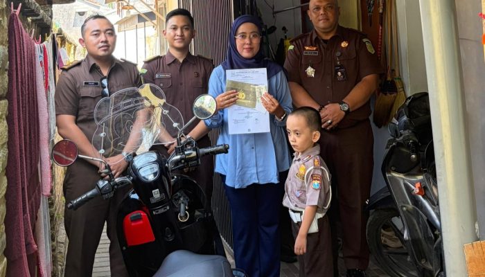 Kejari Lumajang Kembalikan Barang Bukti Kendaraan kepada Pemilik dan Terdakwa