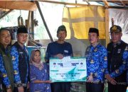 Bupati Dedi Irawan Serahkan Bantuan Kepada Korban Kebakaran Dan Pohon Tumbang, Wujud Nyata Kepedulian Pemerintah Daerah