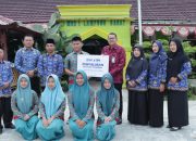 BRI BO Liwa melalui YBM BRILiaN Serahkan Beasiswa kepada 17 Siswa di Lampung Barat dan Pesisir Barat