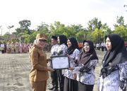 Hardiknas 2026, Bupati Ayu Asalasiyah Beri Penghargaan GTK Nasional