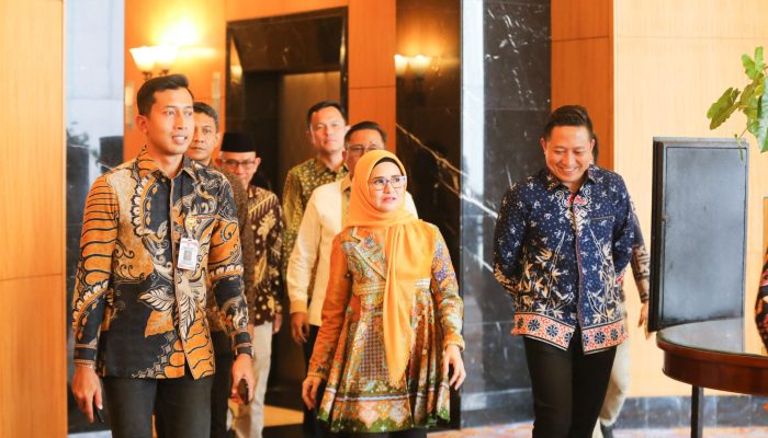 Bupati Nanda Indira Terima Penghargaan Disway Top Regional Leader Awards 2026
