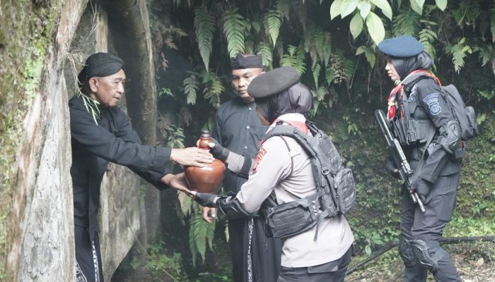 Tradisi Air Suci Warnai Peringatan Hari Bhayangkara ke-80 di Polda DIY
