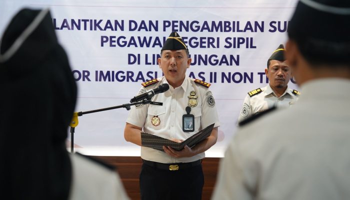 Sejumlah Pegawai PNS Kantor Imigrasi Kelas II Non TPI Tobelo Resmi Mengikuti Pelantikan dan Pengambilan Sumpah