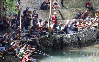 Sambut Hari Bhayangkara ke-80, Polres Gunungkidul Tebar 2 Ton Ikan untuk Ribuan Warga
