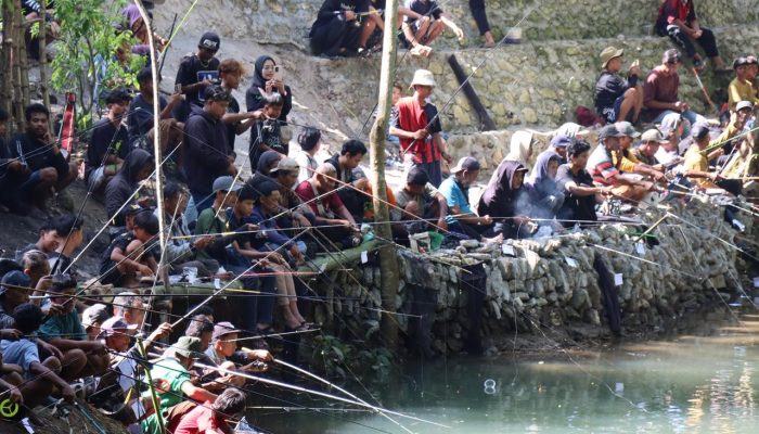 Sambut Hari Bhayangkara ke-80, Polres Gunungkidul Tebar 2 Ton Ikan untuk Ribuan Warga