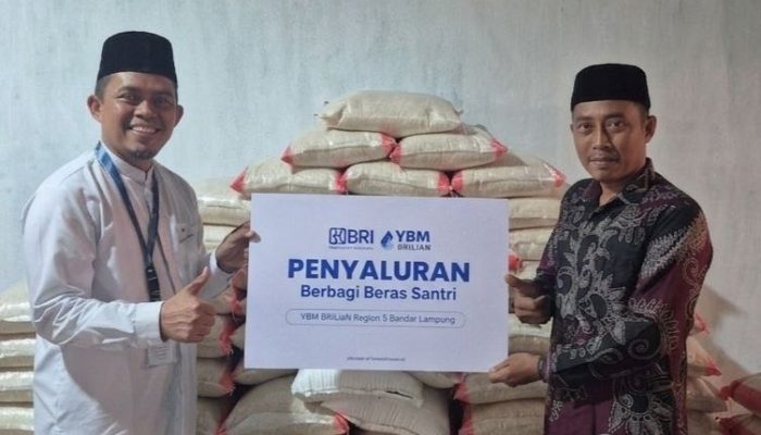 YBM BRILiaN Region 5 Bandar Lampung Salurkan Program Berbagi Beras Santri untuk Pondok Pesantren Al Huda, Lampung Timur