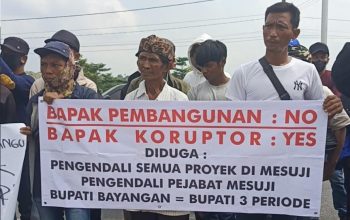 VIRAL! Kejari Mesuji Didemo, Massa Beberkan Dugaan Korupsi Mantan Bupati Khamami