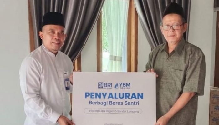 YBM BRILiaN Region 5 Bandar Lampung Salurkan Bantuan Beras untuk Santri Pondok Pesantren Darussalam Adijaya