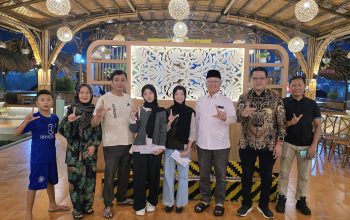 Mukhlis Basri Sambangi Keluarga Siswa Kembar Asal Krui yang Lolos UI, Beri Dukungan di Perantauan