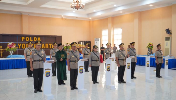 Kapolda DIY Pimpin Sertijab Lima Pejabat Utama dan Kapolresta Yogyakarta
