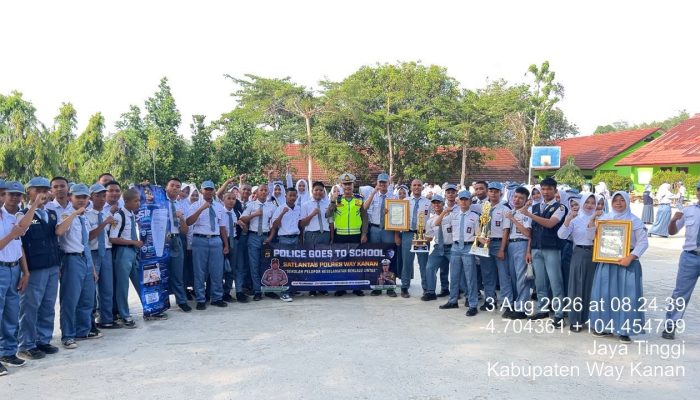 Police Goes To School, Kasatlantas Polres Way Kanan  Sambangi Pelajar SMAN 1 Kasui