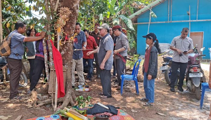 Guguq Tautn Digelar di Simpang Raya, Doakan Alam hingga Pemkab Kubar