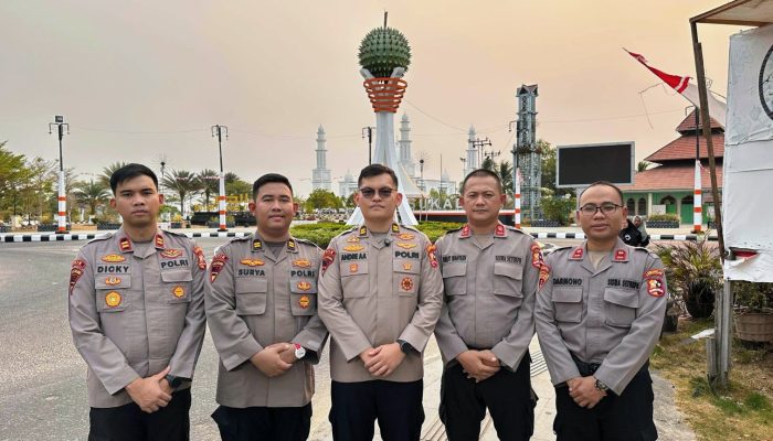 Tim Gabungan Kepolisian Sosialisasi Pencegahan Karhutla Door to Door di Kayong Utara