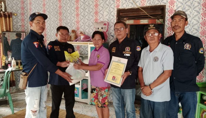 HUT RI ke-81, DPC AWPI Barsel Silaturahmi ke Kediaman Keluarga Veteran