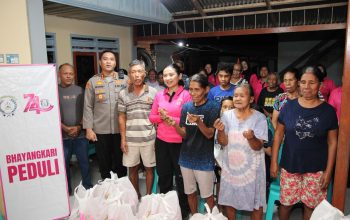 Bhayangkari Peduli Salurkan 355 Paket Bantuan di Halmahera Utara