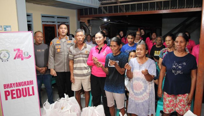 Bhayangkari Peduli Salurkan 355 Paket Bantuan di Halmahera Utara