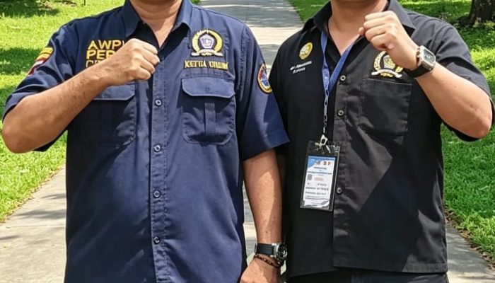 Ketua DPD AWPI Jatim Ucapkan Selamat atas Kelulusan Tesis Ketum AWPI