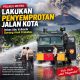 Polres Metro Semprot Sejumlah Jalan, Tekan Dampak Abu Vulkanik Erupsi Gunung Krakatau