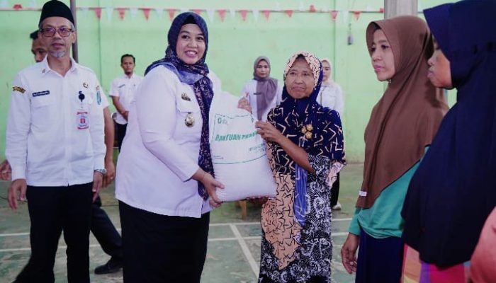 Pemkab Pringsewu Salurkan Bantuan 21,63 Ton Beras Kepada Masyarakat Banyuwangi