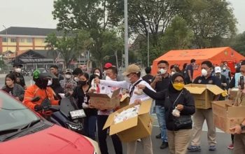 Peduli Kesehatan dan Karhutla, 113 Wartawan Bersama Gubernur Kalteng Bagikan Masker di Bundaran Besar Talawang