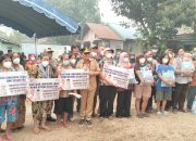 Gubernur Kalteng Sambangi Warga Sei Gohong, Salurkan Bansos dan Kartu Huma Betang Sejahtera