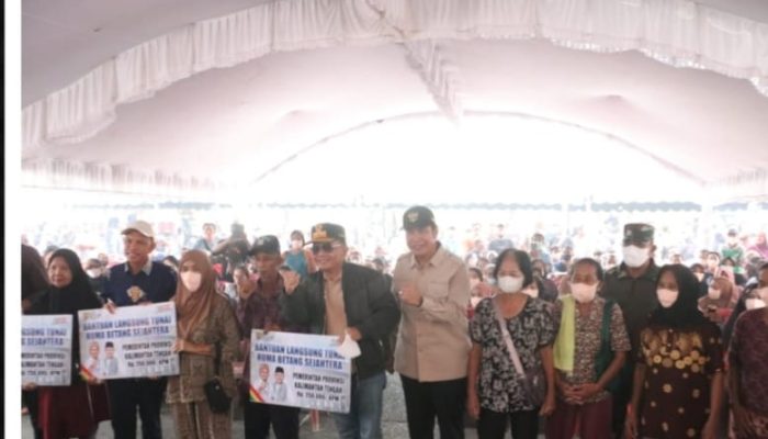 Gubernur Kalteng dan OPD Salurkan Bantuan Pangan Tuk Warga Pulang Pisau
