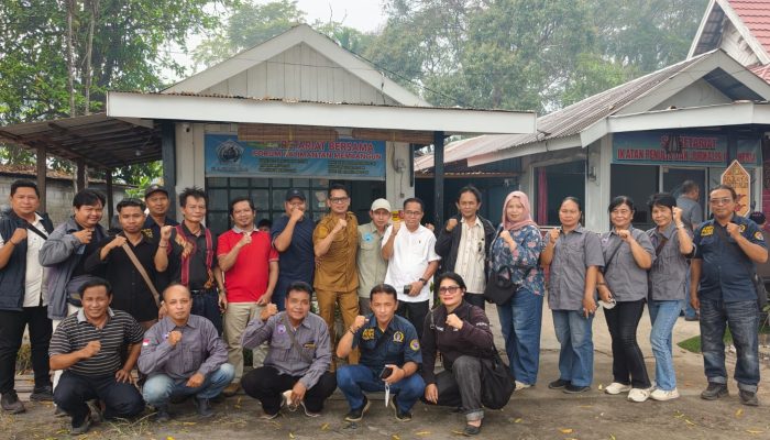Gabungan Organisasi Pers dan LSM Bersatu, Bagikan Masker untuk Masyarakat Kota Palangka Raya