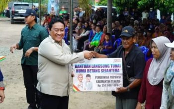 1.000 Paket Bantuan Pangan di Serahkan Wagub Edy Pratowo