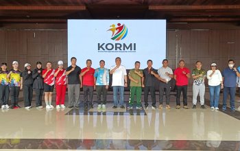 Semarak HUT ke-27 Kubar, KORMI dan ASIAFI Ajak Ratusan Warga Senam Massal